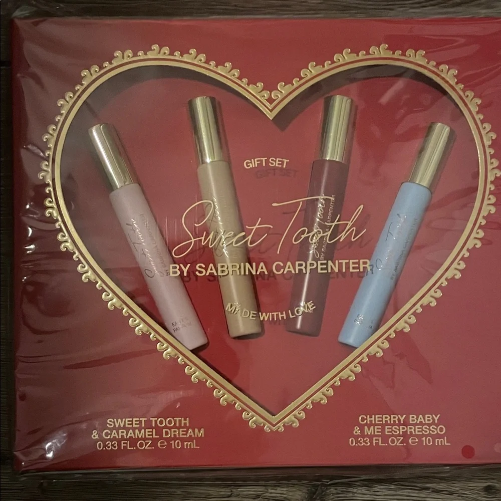 Sabrina Carpenter Sweet Tooth Lip Gloss Set